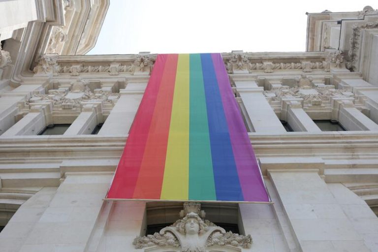 PP, Cs y Grupo Mixto acuerdan aumentar ayudas a asociaciones LGTBI en 150.000 euros