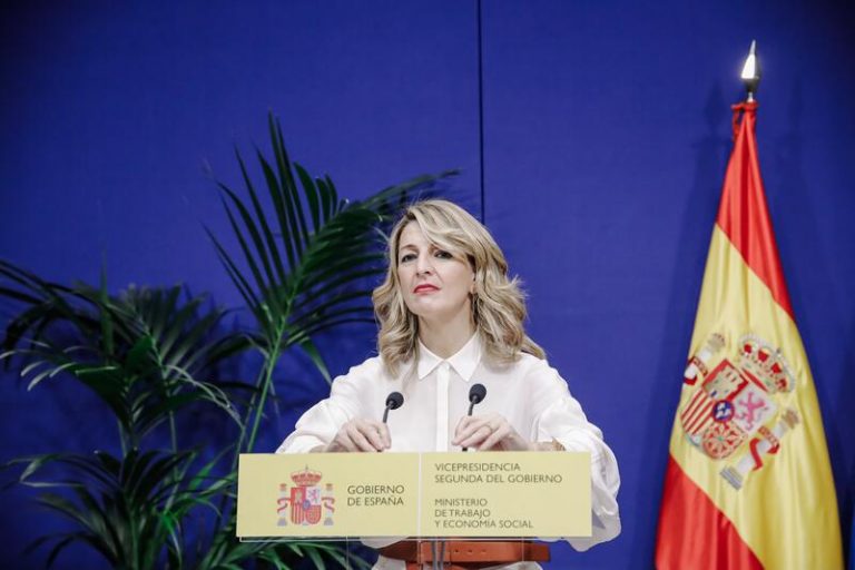 Díaz señala que «es muy difícil decirle que no» a la reforma laboral