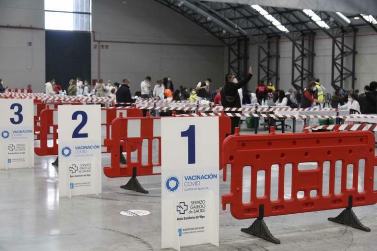 Defensa recibe solicitudes de 13 CCAA para colaborar con equipos de vacunación móviles