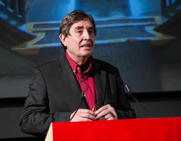Luis García Montero echó en falta a la institución del Ayuntamiento de Madrid en el entierro de Almudena Grandes