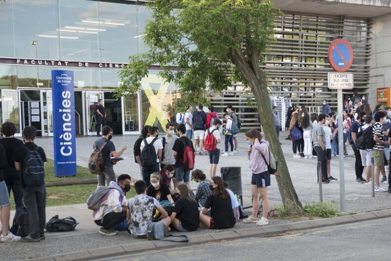 El Gobierno quiere bajar el próximo curso la nota para poder optar a beca en todos los estudios de Máster