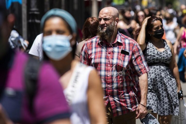 Sanidad y CCAA acuerdan reducir la cuarentena de los positivos en COVID-19 a 7 días