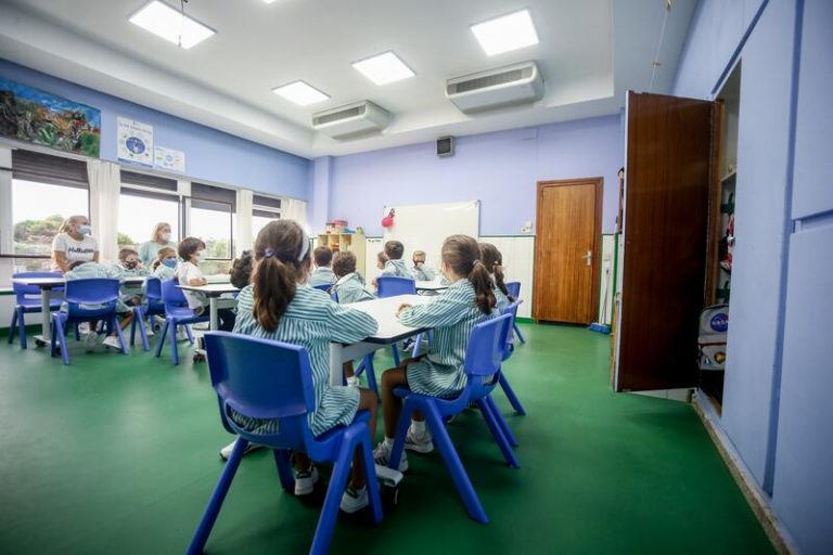 Familias se preguntan cómo conciliarán los padres si se retrasa la vuelta al colegio