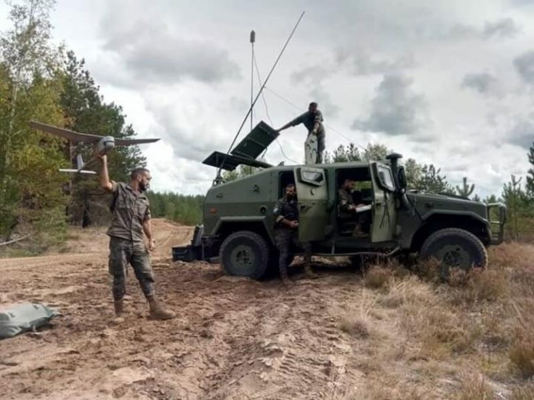 Robles visita hoy a los 350 militares españoles desplegados en Letonia