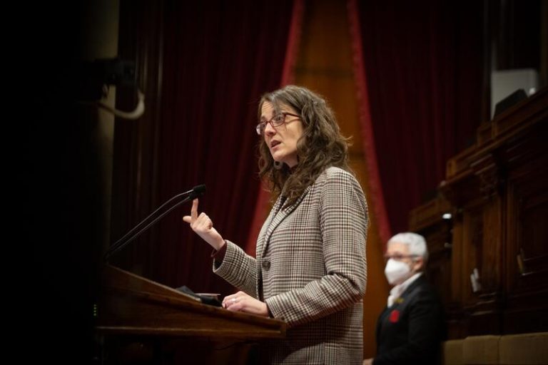 Cataluña financiará «por primera vez» canguros públicos para niños de hasta 14 años