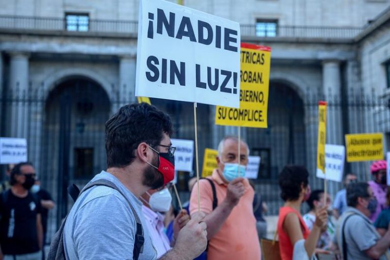 Facua censura que Sánchez haya incumplido su promesa sobre el precio de la luz