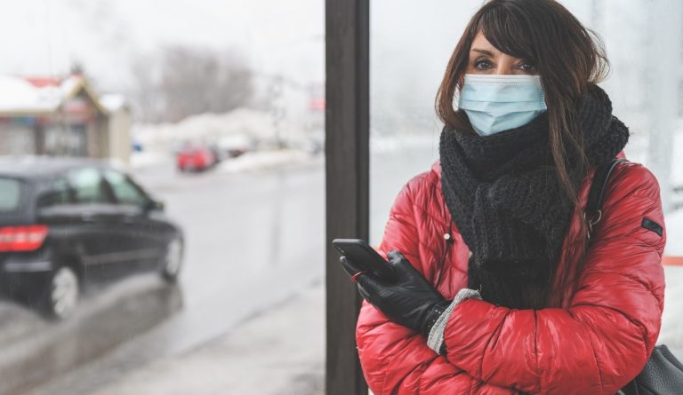 Así puedes evitar que la mascarilla se humedezca y respires mejor