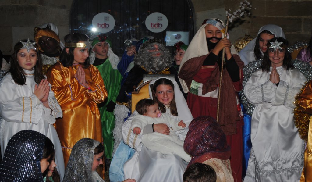 Santillana Del Mar, El Pesebre Protagonizado Por Niños