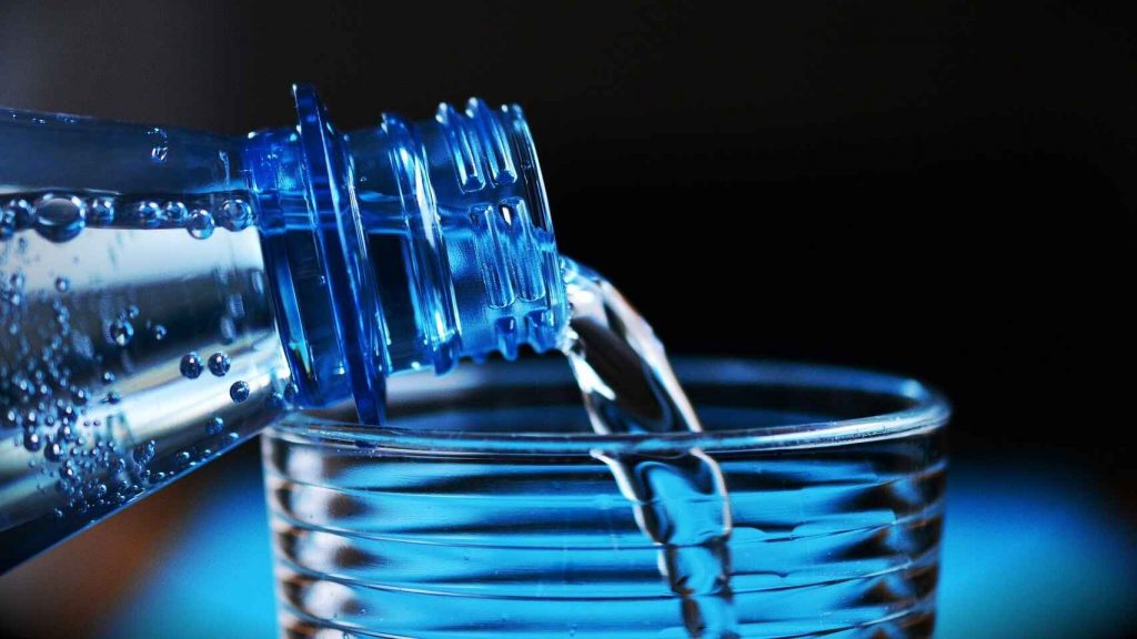 ¿Cuáles Son Los Mitos Buenos O Malos De Beber Agua Mientras Se Come?