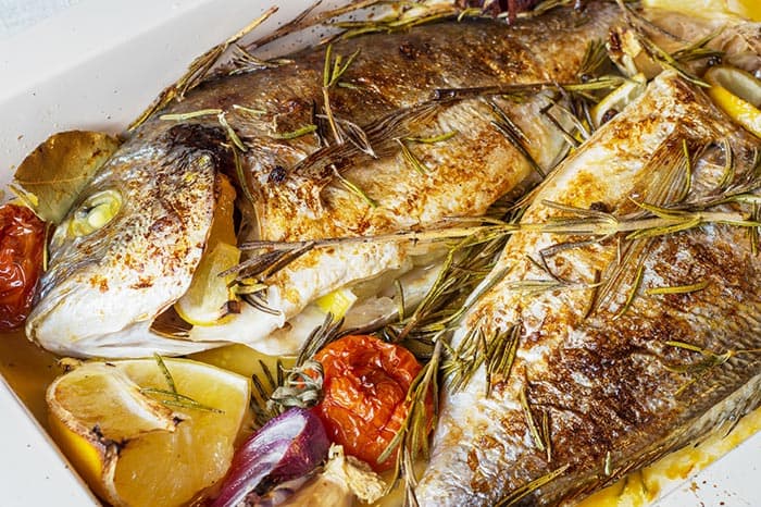 Besugo Al Horno, Uno De Los Platos Que No Puede Faltar En Tu Mesa