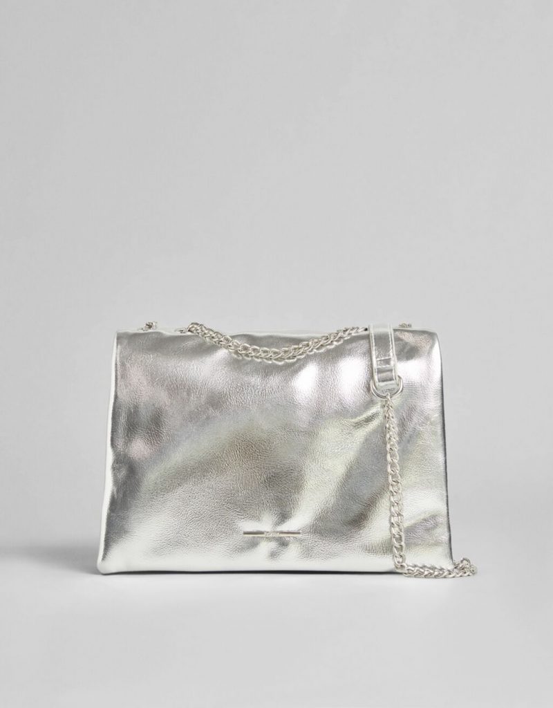 Bolso plateado top bershka