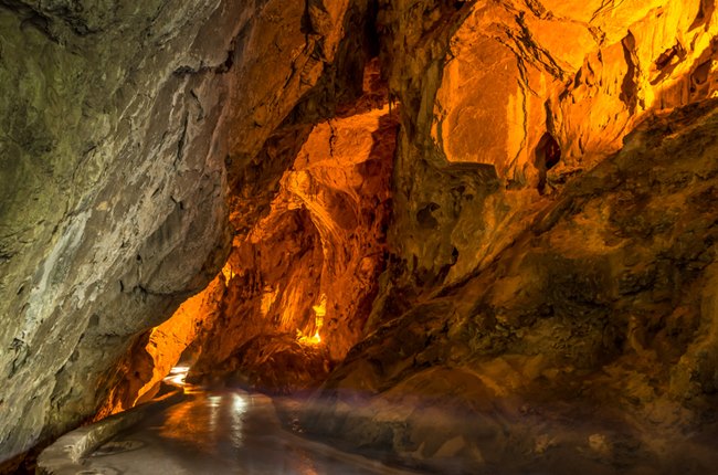 Cuevas Del Agua En Asturias, España