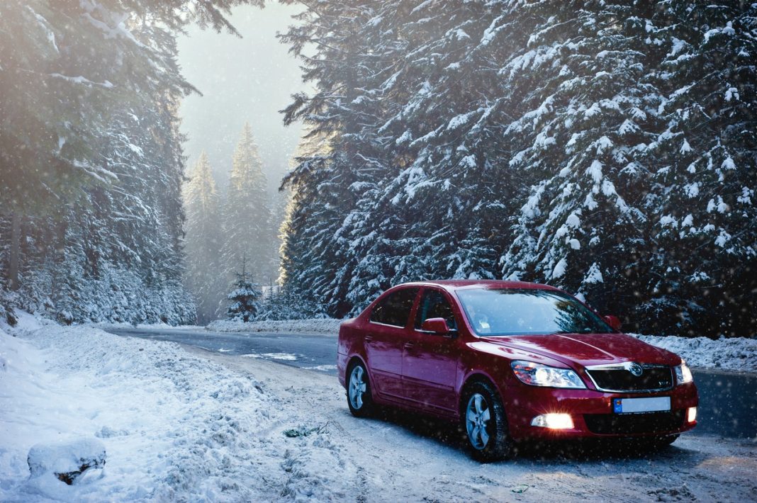 DGT Así debes conducir si hay nieve o lluvia en la carretera