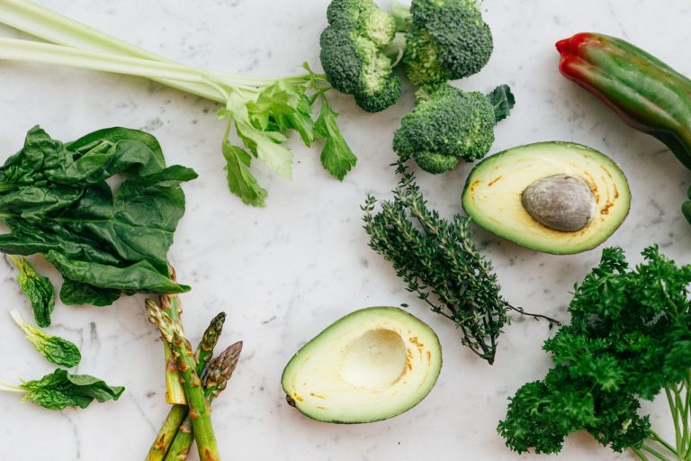 Desvelamos el truco para que el aguacate y los espárragos recuperen su color