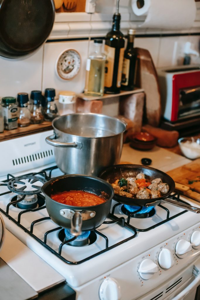 El Proceso De Reducción De La Salsa De Frutos Rojos Platos Navideños Receta  