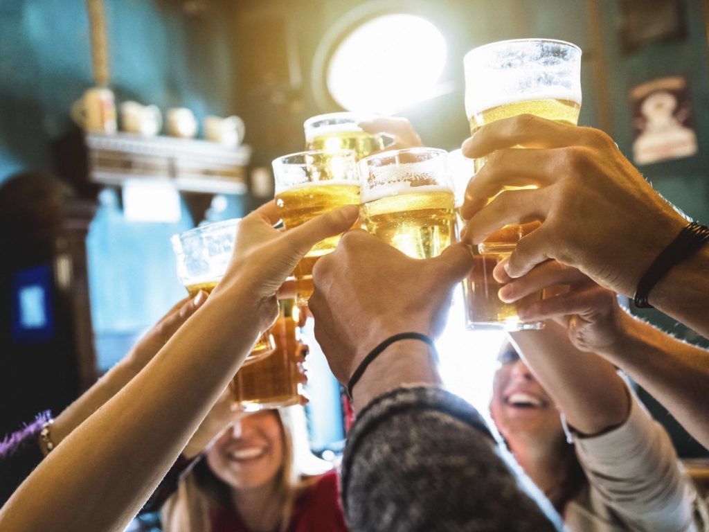 ¿Es España el país en que más alcohol se bebe?