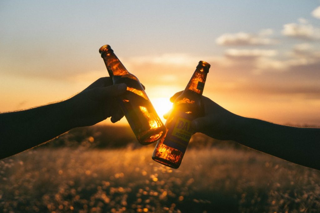 Esto Es Lo Que Le Pasa A Tu Piel Si Te Pasas Con El Alcohol