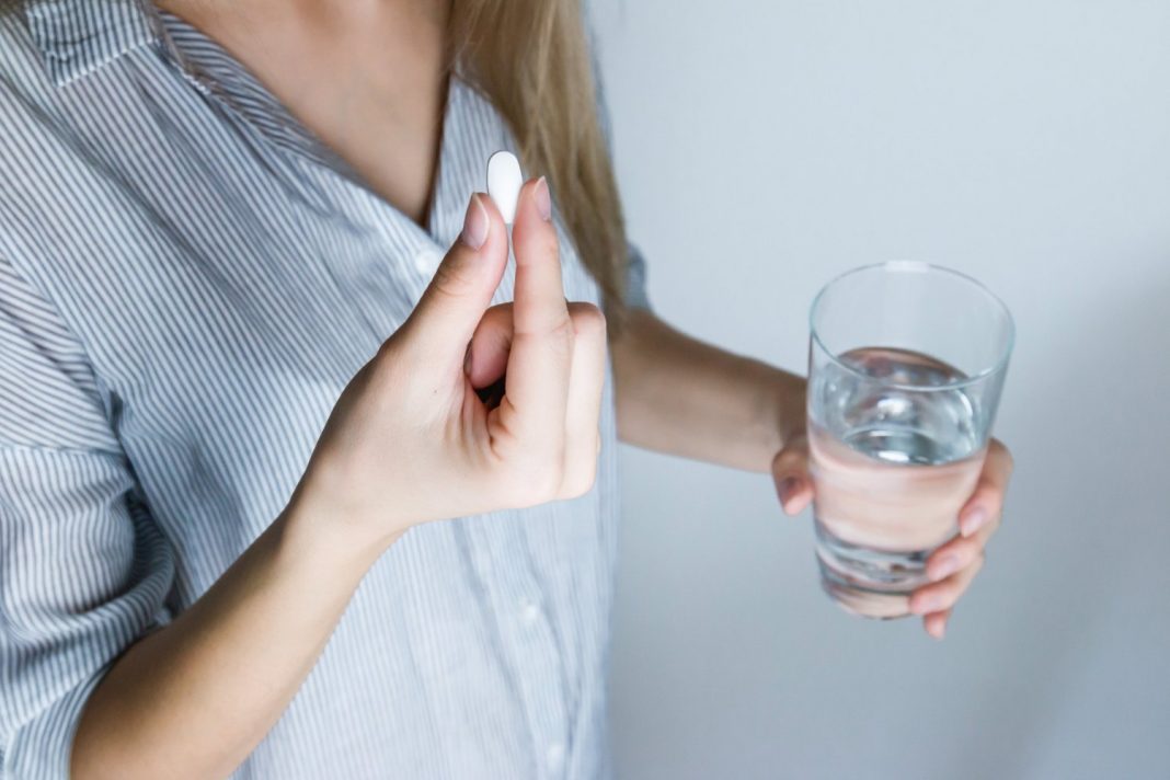 Ibuprofeno o Paracetamol: ¿qué es mejor si tengo Ómicron?