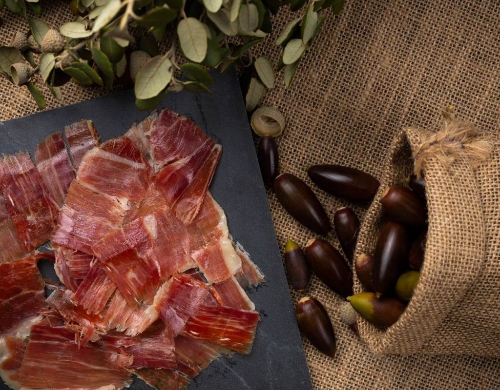 ¿Es el jamón ibérico un jamón serrano?