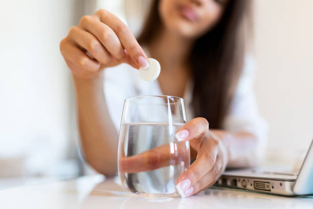 Mujer En Vaso Aspirina
