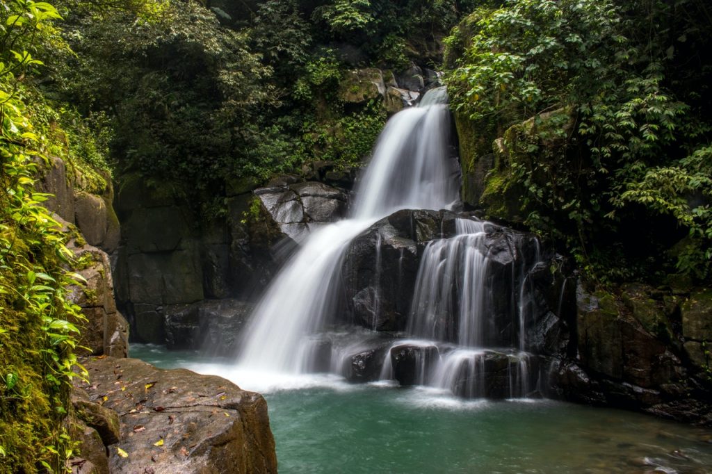 Nacedero de Urederra Las cascadas de España más bonitas en invierno