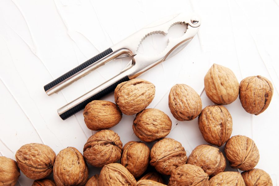 Cáscaras De Nueces En La Cacerola