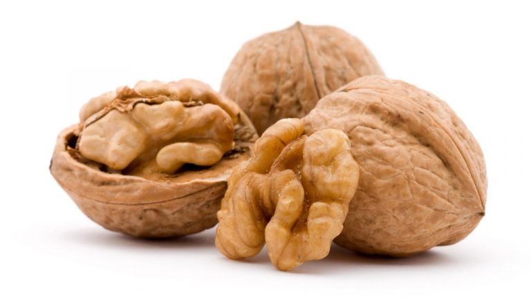 ¡No tires las cáscaras de nueces! Los otros usos que pueden tener