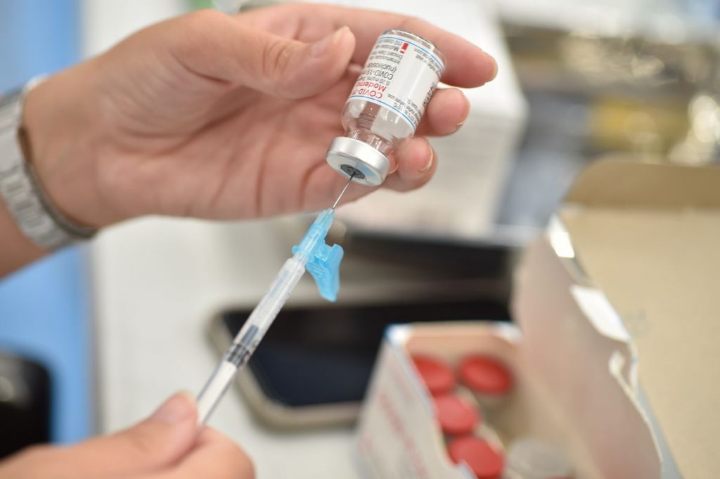 Pfizer o Moderna: ¿qué vacuna es la más eficaz?