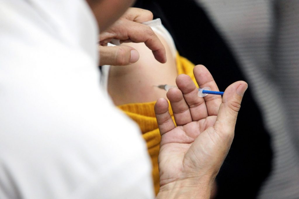 Pfizer O Moderna: ¿Qué Vacuna Es La Más Eficaz?