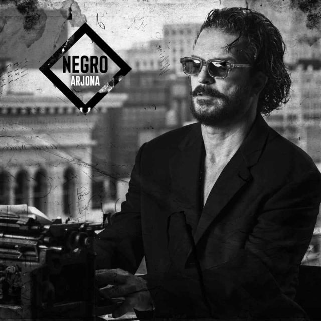 Ricardo Arjona Negro