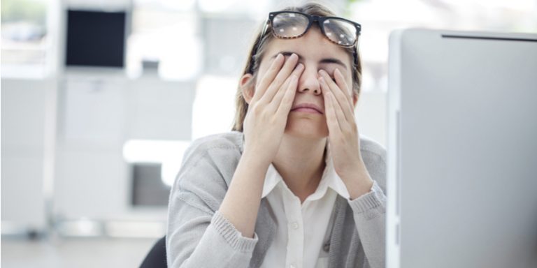 Trucos para evitar la vista cansada por mirar durante horas la pantalla