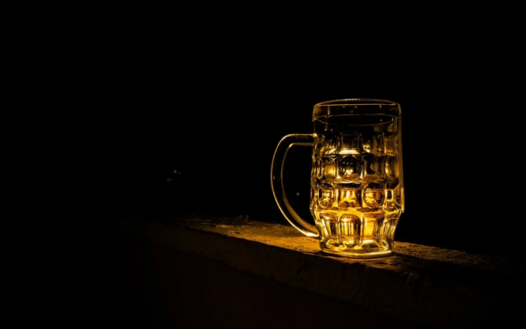 De la cerveza al cava: esto es lo que dura el alcohol en sangre