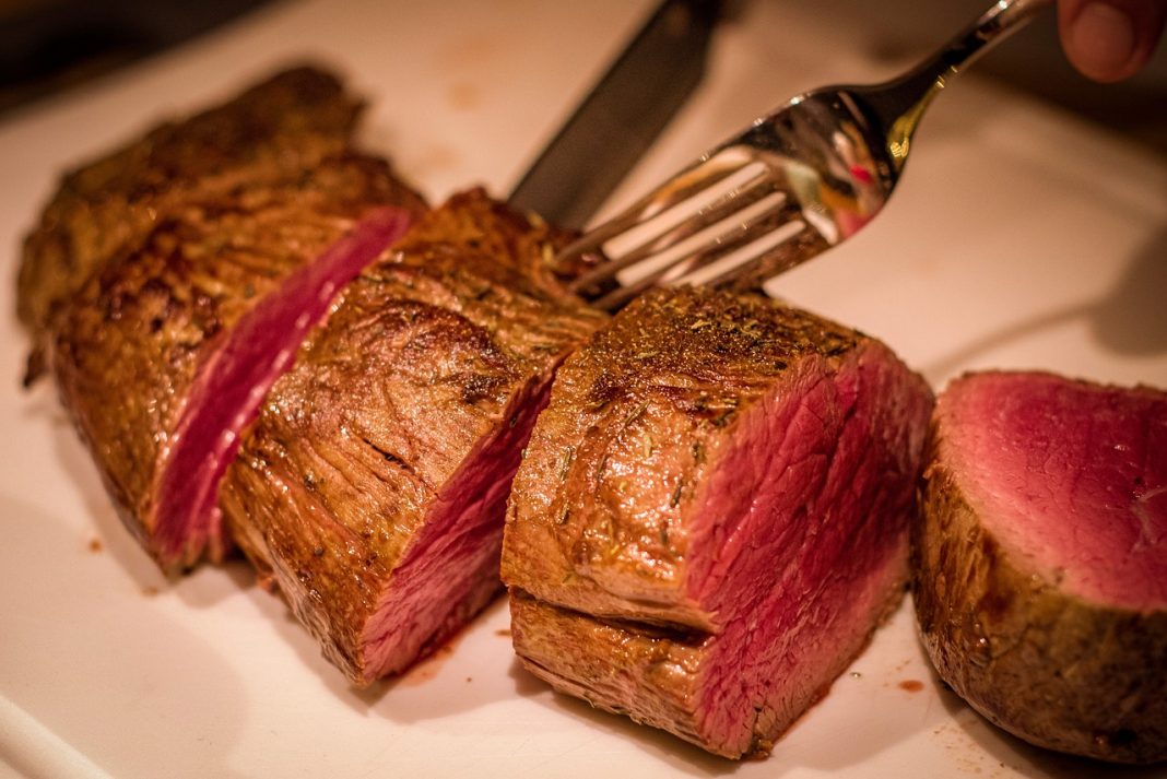 El truco para saber si la carne está cocida