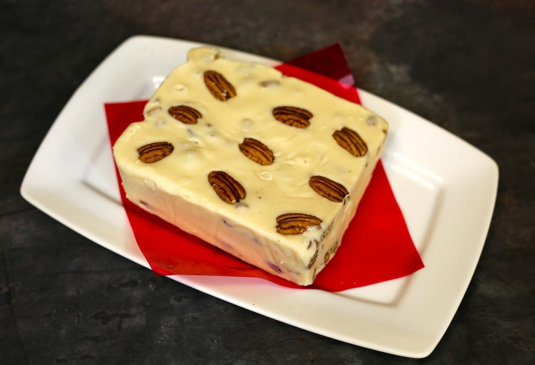 Turrón de leche condensada con chocolate: el postre más dulce para esta Navidad