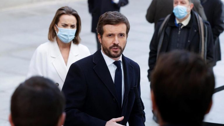 Casado denuncia el «revisionismo suicida» del Gobierno