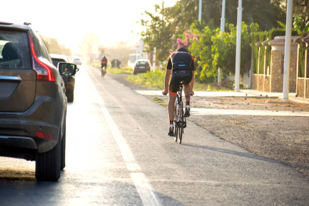 Ciclistas Y Coches