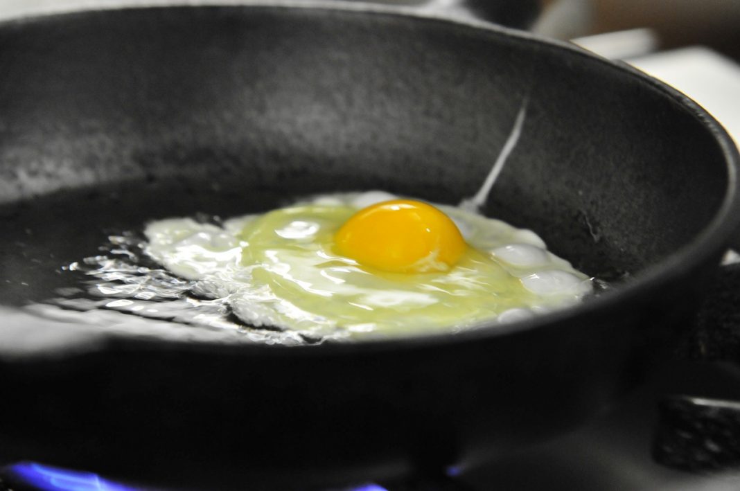 Así se hace el huevo frito perfecto según el New York Times
