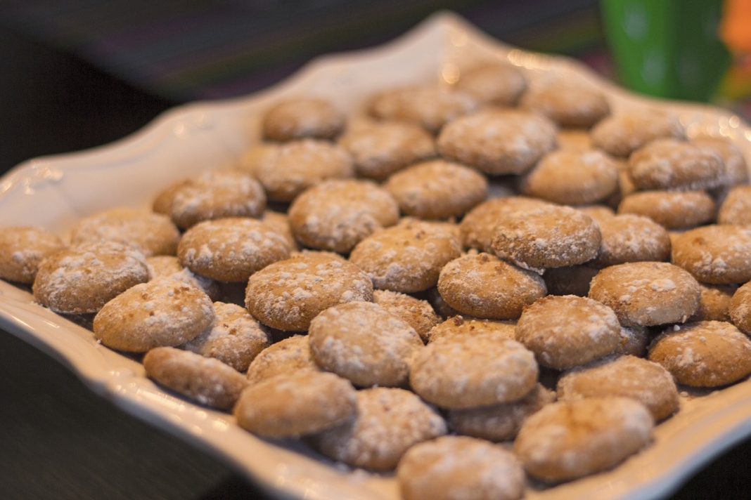 Así se preparan unos polvorones en el microondas