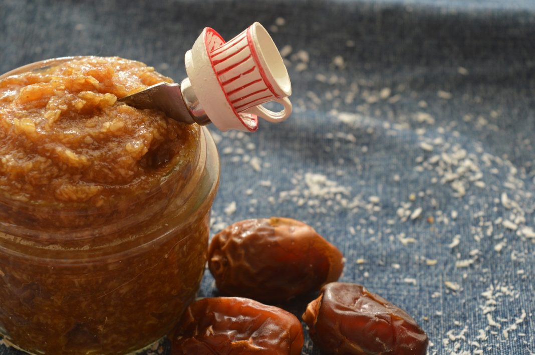 Tarta de piña con dátiles: el postre perfecto para la cena de Navidad