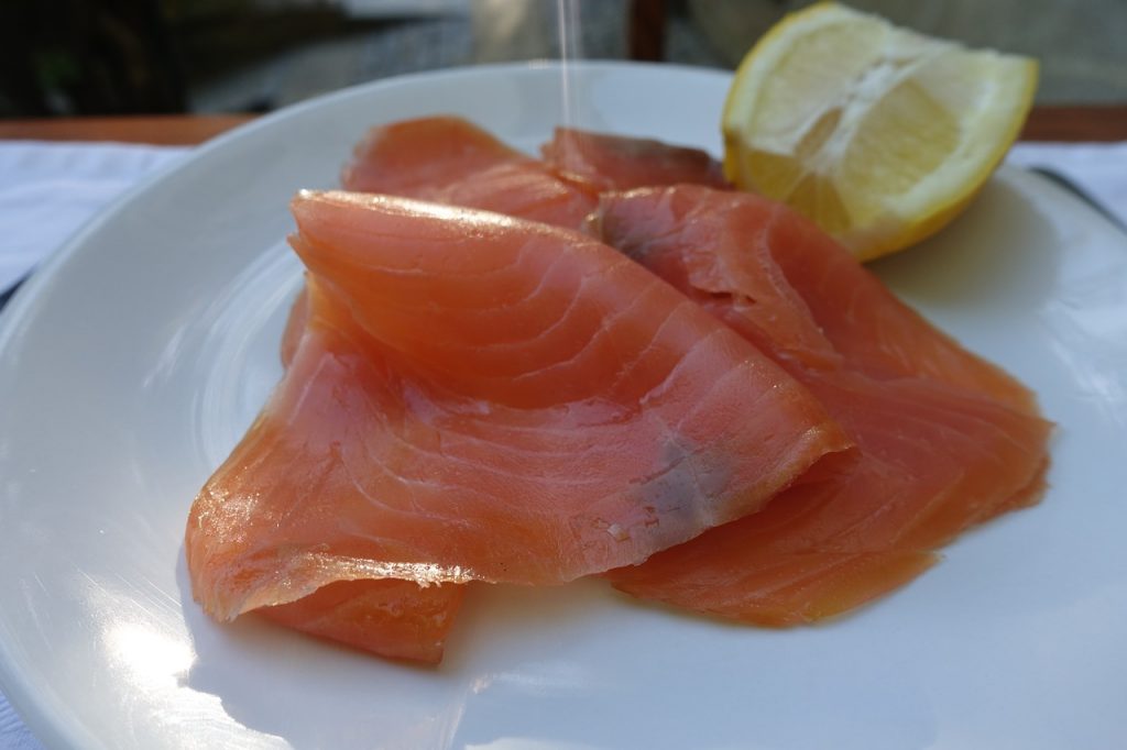 Ensalada de salmón ahumado: fresca, rápida y con un sabor bestial 