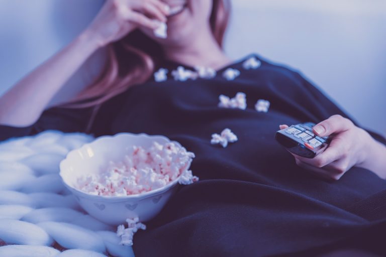 Hábitos nocturnos que te hacen ganar peso