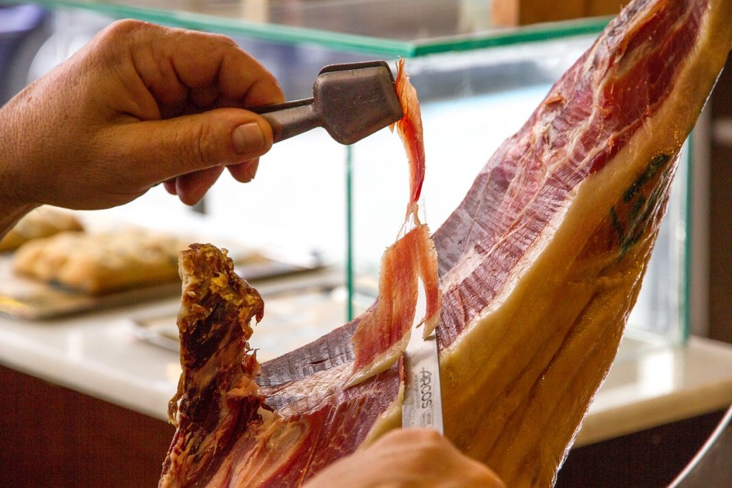 Así debes cortar el jamón si no tienes ni idea de cómo hacerlo