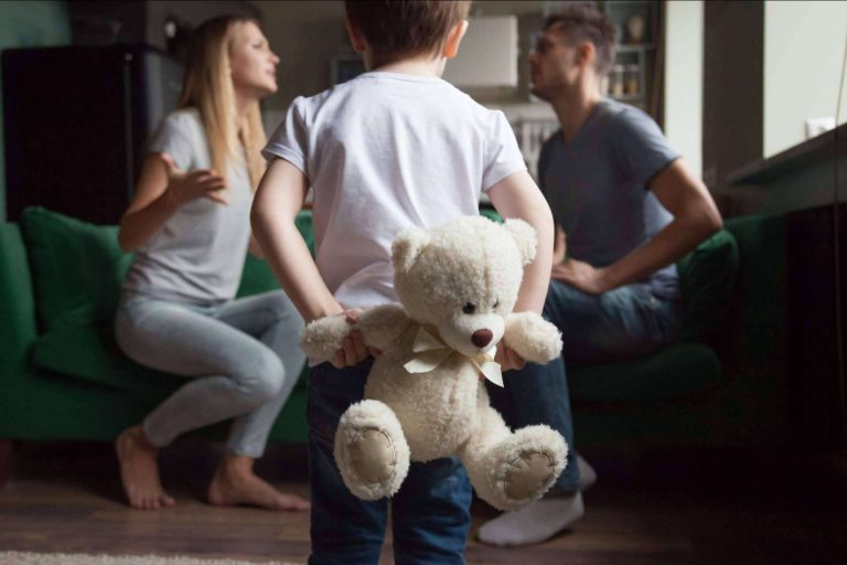 El informe pericial psicológico es un elemento clave para decidir el futuro de un menor y de su familia, por Peritajes y Mediación