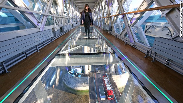 Tower Bridge, Uno De Los Puentes De Cristal Más Agobiantes En Reino Unido 