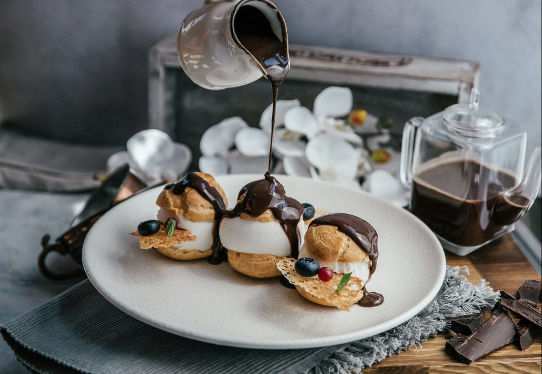 Profiteroles de nata: la receta que no se te ha ocurrido hacer nunca