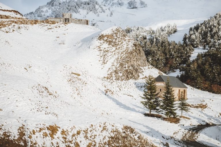 Esquiar en Baqueira Beret: Descubre todo lo que puedes encontrar en esta estación de pirineo y conoce Vielha, la capital del valle d