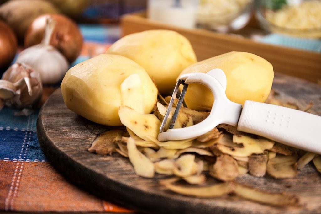 El Truco Para Pelar Un Montón De Patatas En Minutos