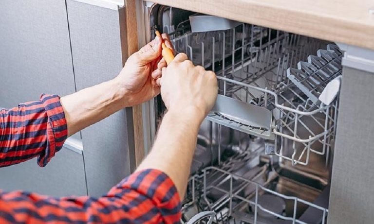 Reparar los electrodomésticos del hogar se ha puesto de moda de nuevo