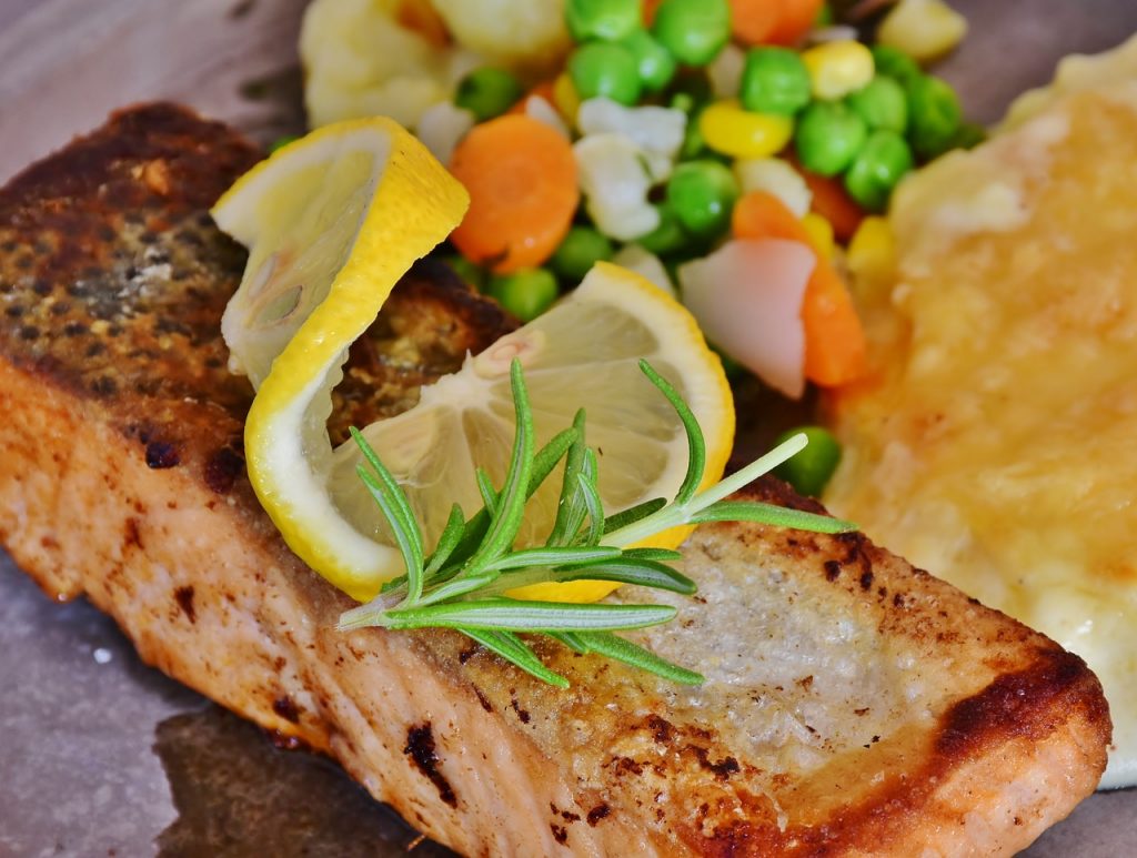 Salmón En Papillote: La Receta Que No Te Hará Engordar En Navidad