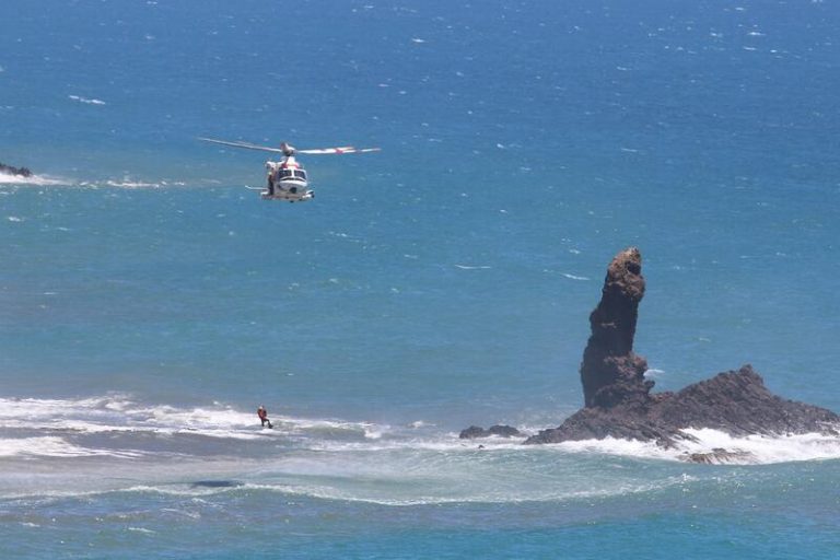 Salvamento repliega sus medios tras buscar sin resultados a los 10 desaparecidos en Cabo de Gata